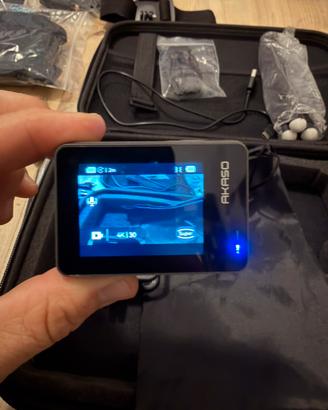 AKASO action cam con accessori
