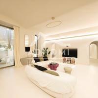 Prestigioso appartamento di design con giardino