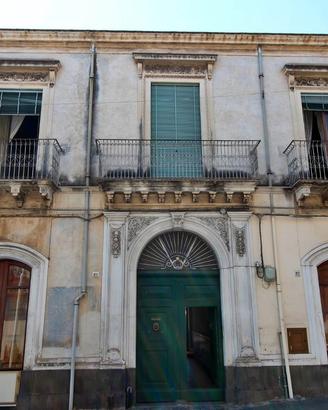 Palazzo nobiliare con corte e giardino a Riposto