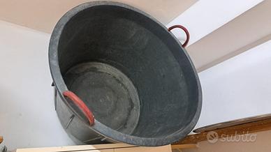 Bidone in plastica con manici