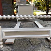 Letto in legno laccato