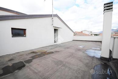 PORZIONE DI BIFAMILIARE A PRATO