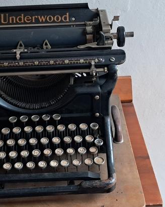 Macchina da scrivere d'epoca