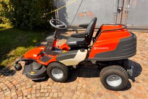 Trattorino Husqvarna Rider 4x4 R 422 Ts AWD