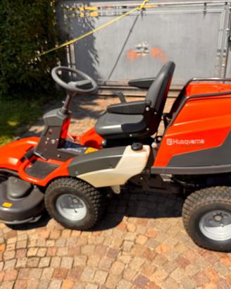 Trattorino Husqvarna Rider 4x4 R 422 Ts AWD