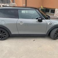 Mini Cooper diesel 1.5 automatica 116 cv