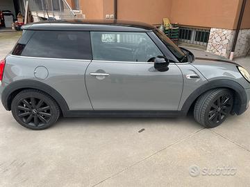 Mini Cooper diesel 1.5 automatica 116 cv