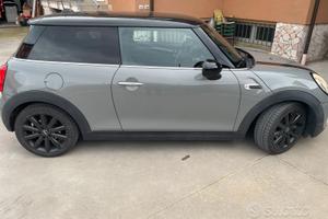 Mini Cooper diesel 1.5 automatica 116 cv
