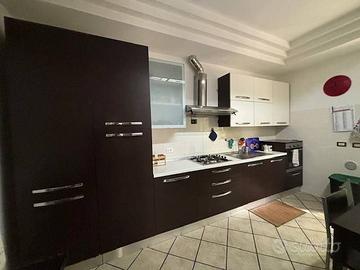 Stanza in appartamento di 120 m² a Parma