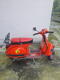 Vespa PX125 colore rosso