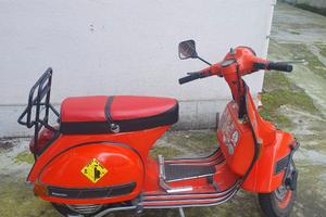 Vespa PX125 colore rosso