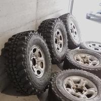 6 cerchi Nissan Terrano gommati off road