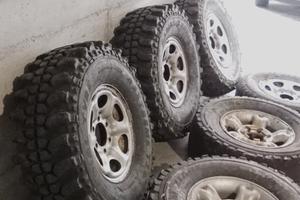 6 cerchi Nissan Terrano gommati off road