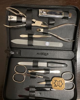 Set manicure