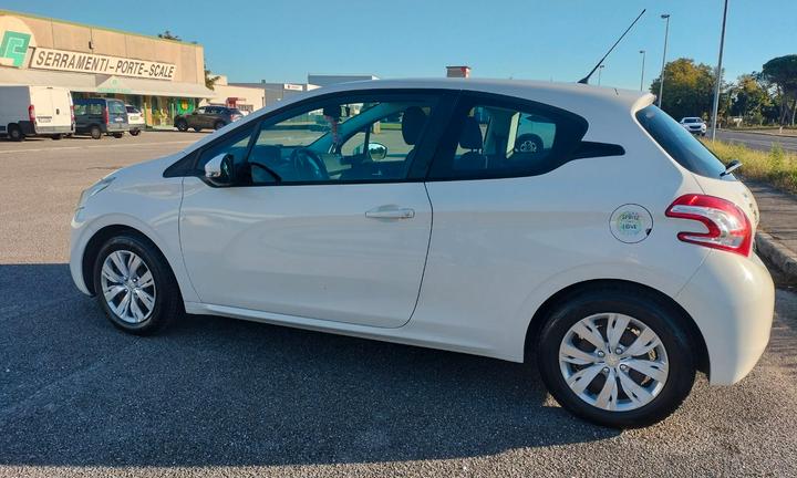 Peugeot 208 1.2 82CV 2013 neopatentati