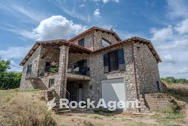 VILLA SINGOLA PANORAMICA TRA LAZIO E UMBRIA