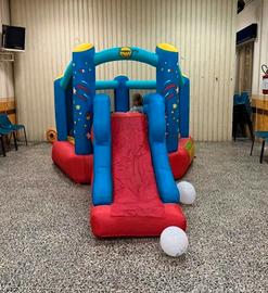 gonfiabile con scivolo 