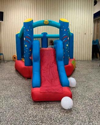 gonfiabile con scivolo 