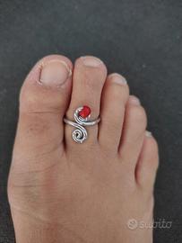 Anello regolabile per dito del piede fatto a mano