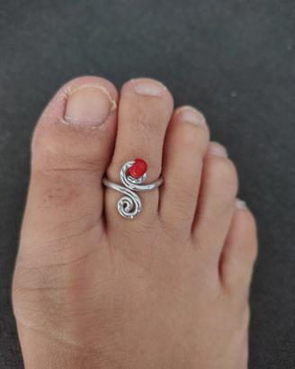 Anello regolabile per dito del piede fatto a mano