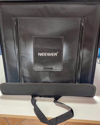Box Fotografico Neewer LED + Kit oggetti scenici