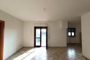 Appartamento di 107 m² con 4 locali e box auto a U