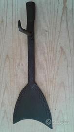 Tagliafieno antico in ferro battuto