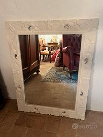 Specchio con cornice bianca  in legno