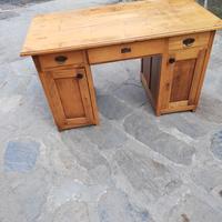 scrivania in noce chiaro 