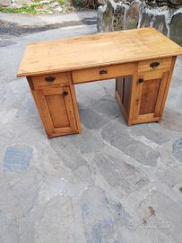 scrivania in noce chiaro 