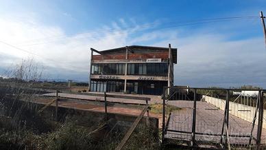 Locale di 1400 mq su 3 Livelli SS.131 Marrubiu