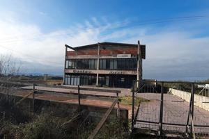 Locale di 1400 mq su 3 Livelli SS.131 Marrubiu