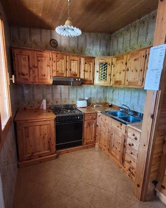 Cucina e camera in pino cembro stile alpino