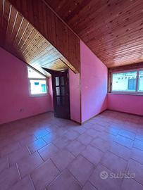 Attico / Mansarda di 90 m² con 3 locali a Giuglian