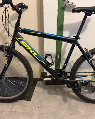 Bici  tg M . Praticamente nuova