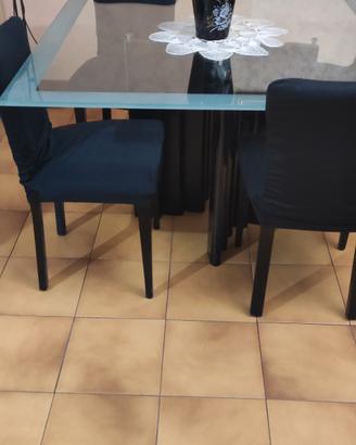 tavolo da pranzo con sedie 