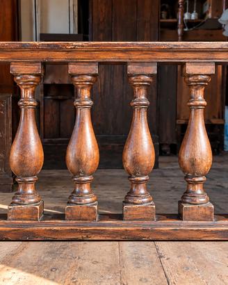 Balaustra antica in legno con colonne tornite