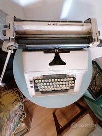 Macchina per scrivere manuale tedesca Adler
