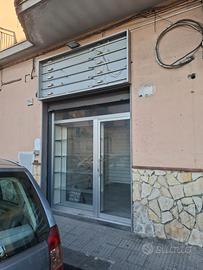 locale commerciale 50 mq lato via argine privato