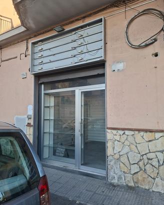 locale commerciale 50 mq lato via argine privato