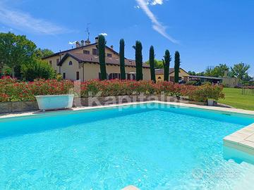 Villa di 270 m² con più di 5 locali e box auto a C