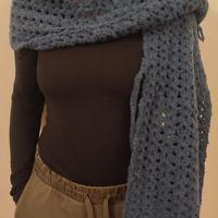 Scialle in lana fatto a mano