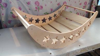 Dondolo montessoriano in legno