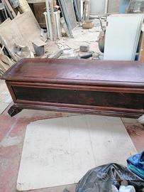 Cassapanca in legno di noce