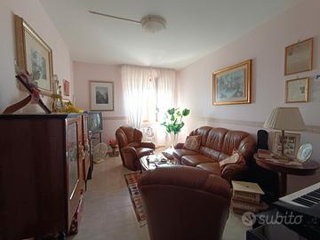 Appartamento con box vista mare