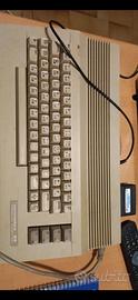 Computer Commodore 64 con vari giochi e istruzioni