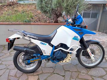 Suzuki DR 750 BIG