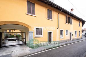 soluzione indipendente di 4 locali oltre a box. Li