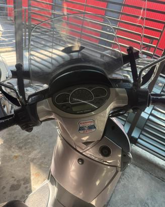 Aprilia scarabeo 200i