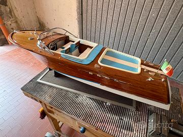 Modello motoscafo Riva